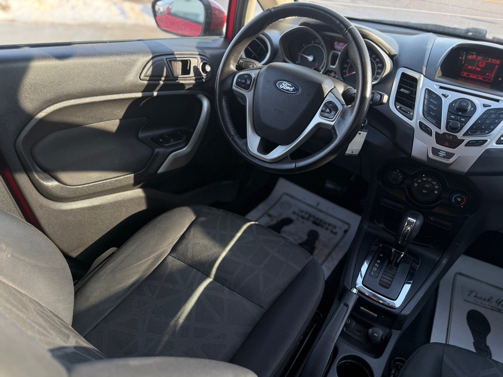 2012 Ford Fiesta Image 6