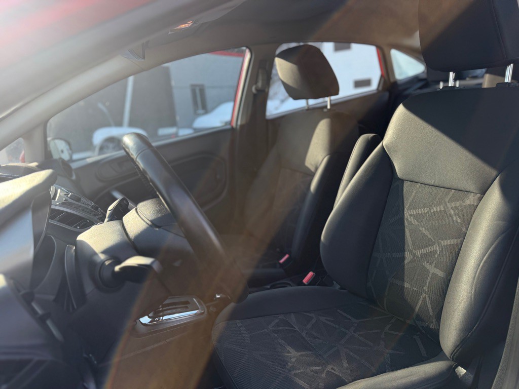 2012 Ford Fiesta Image 8