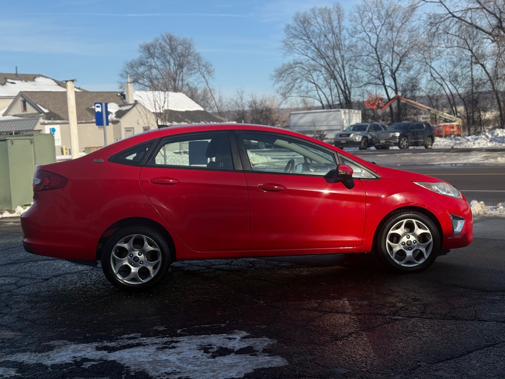 2012 Ford Fiesta Image 12