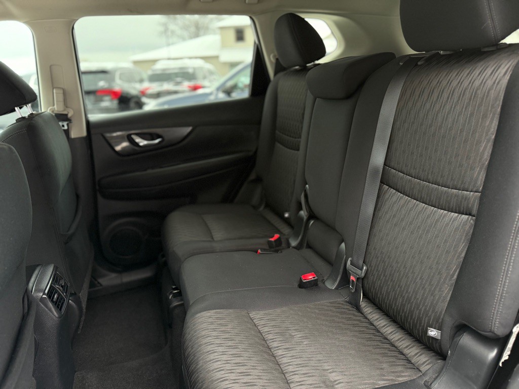 2017 Nissan Rogue Image 11