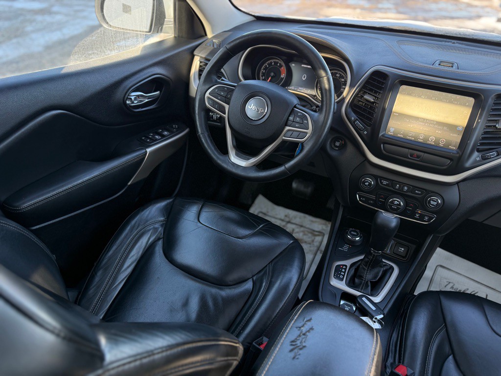 2017 Jeep Cherokee Image 2