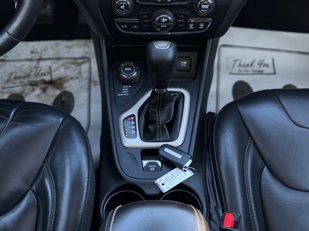 2017 Jeep Cherokee Image 7