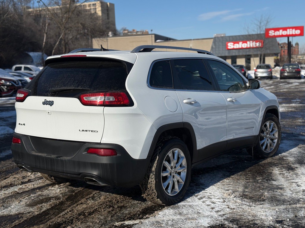 2017 Jeep Cherokee Image 16