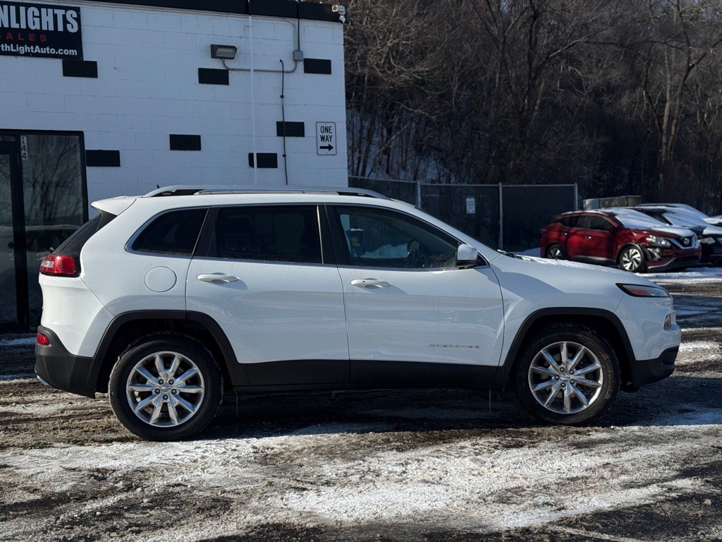 2017 Jeep Cherokee Image 17