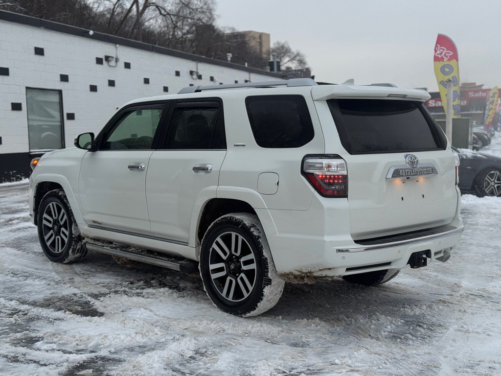 2020 Toyota 4Runner Image 17
