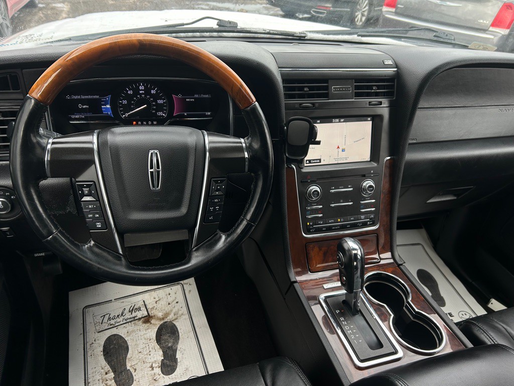 2016 Lincoln Navigator Image 3