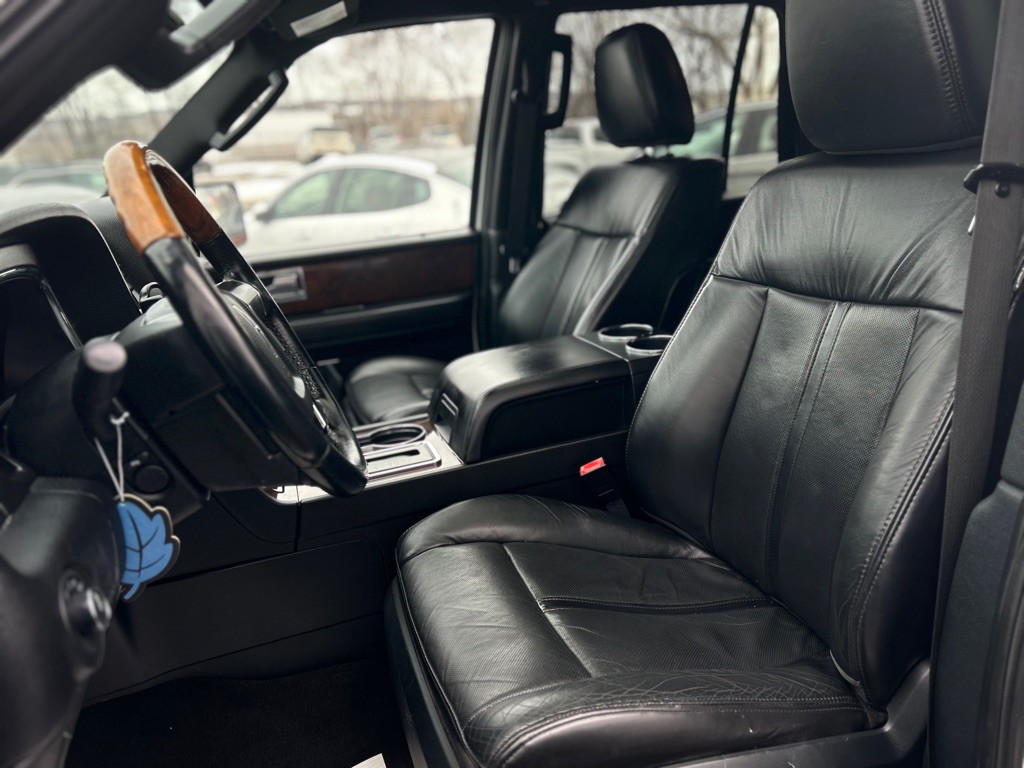 2016 Lincoln Navigator Image 9