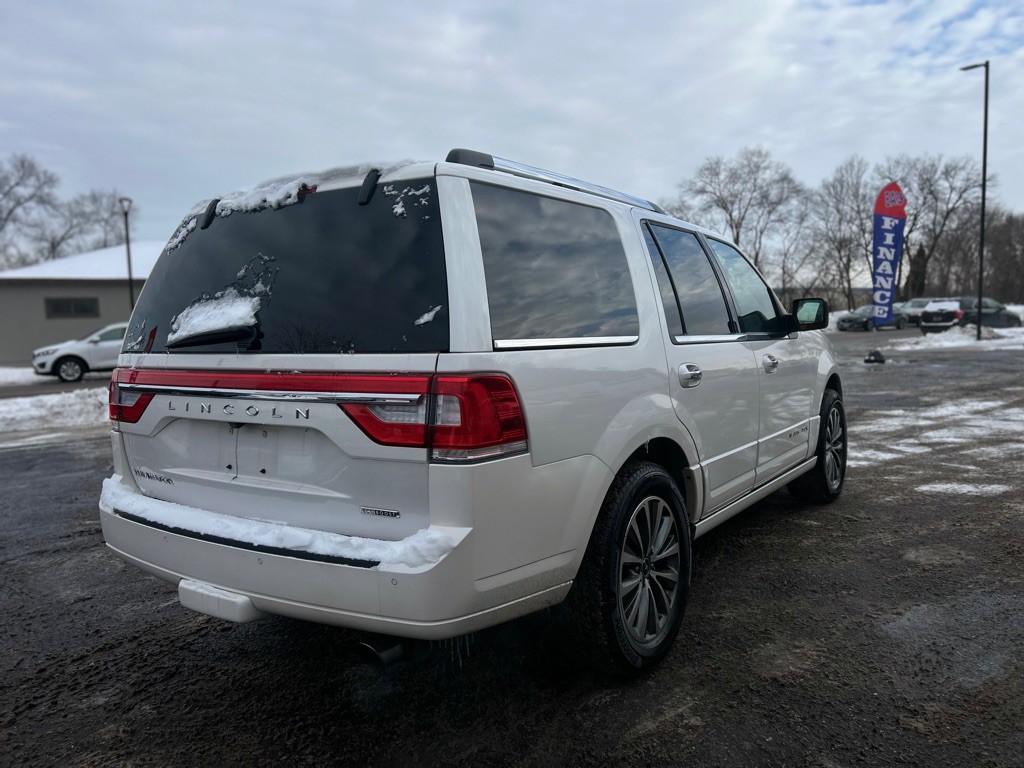 2016 Lincoln Navigator Image 16