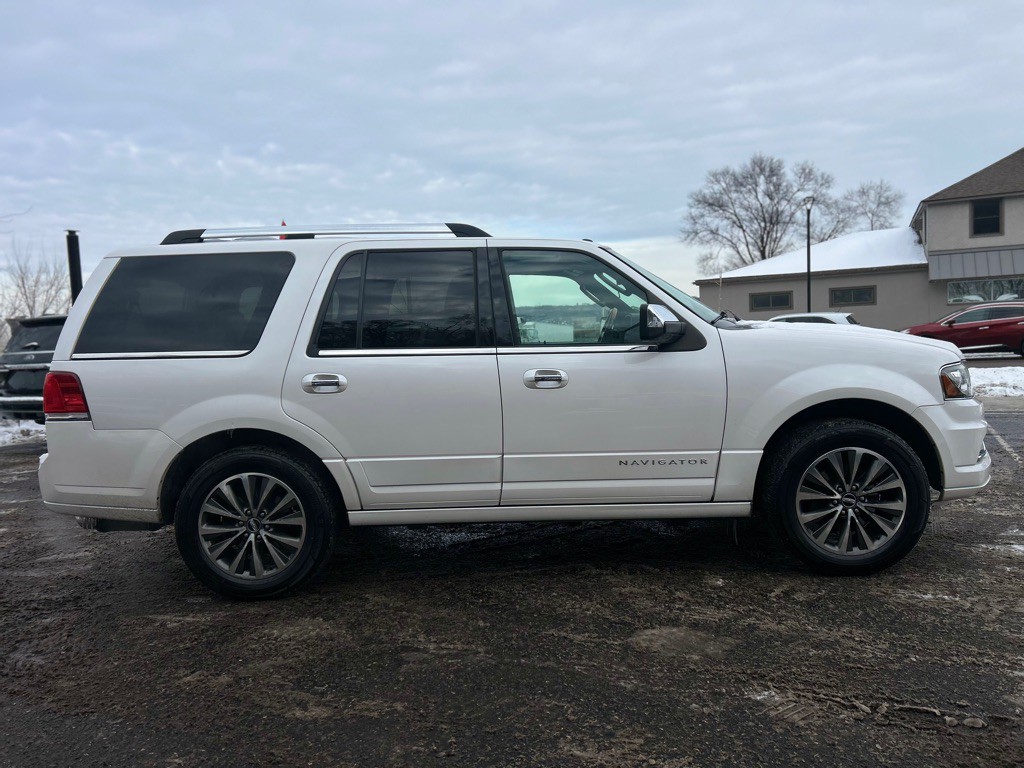 2016 Lincoln Navigator Image 17