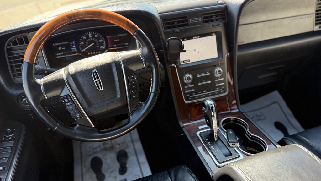 2016 Lincoln Navigator Image 4