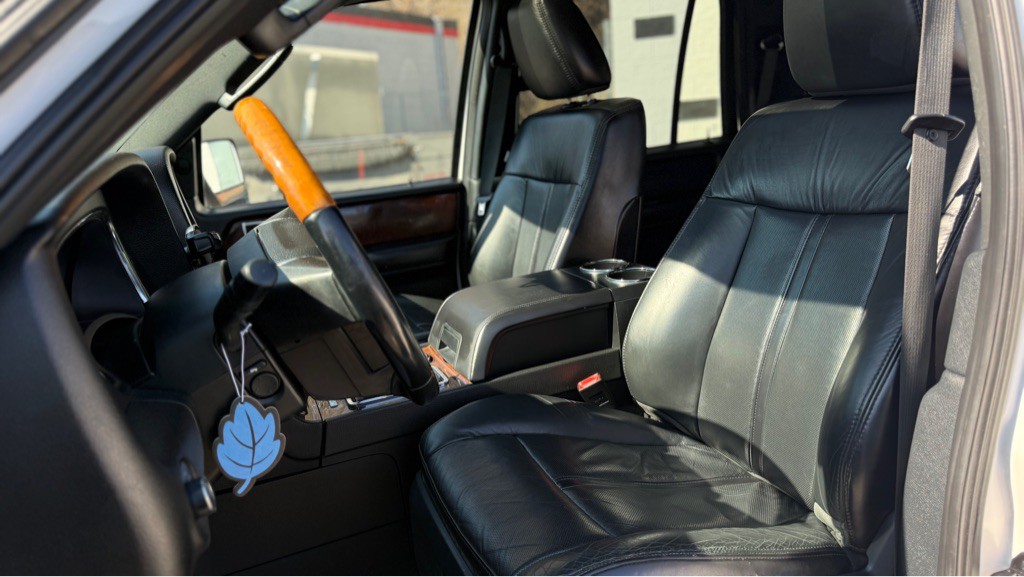 2016 Lincoln Navigator Image 8