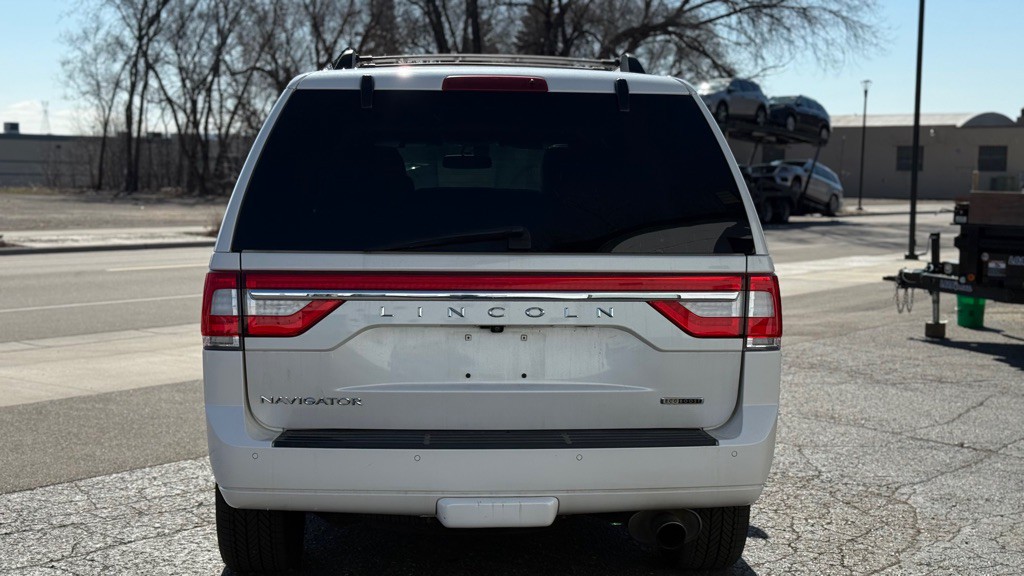 2016 Lincoln Navigator Image 17