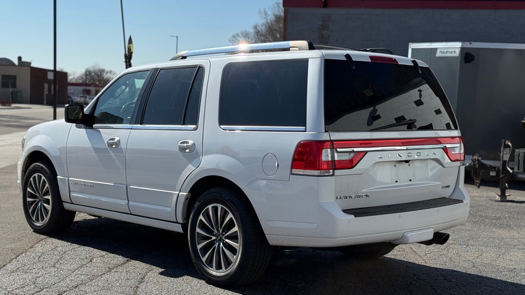 2016 Lincoln Navigator Image 18
