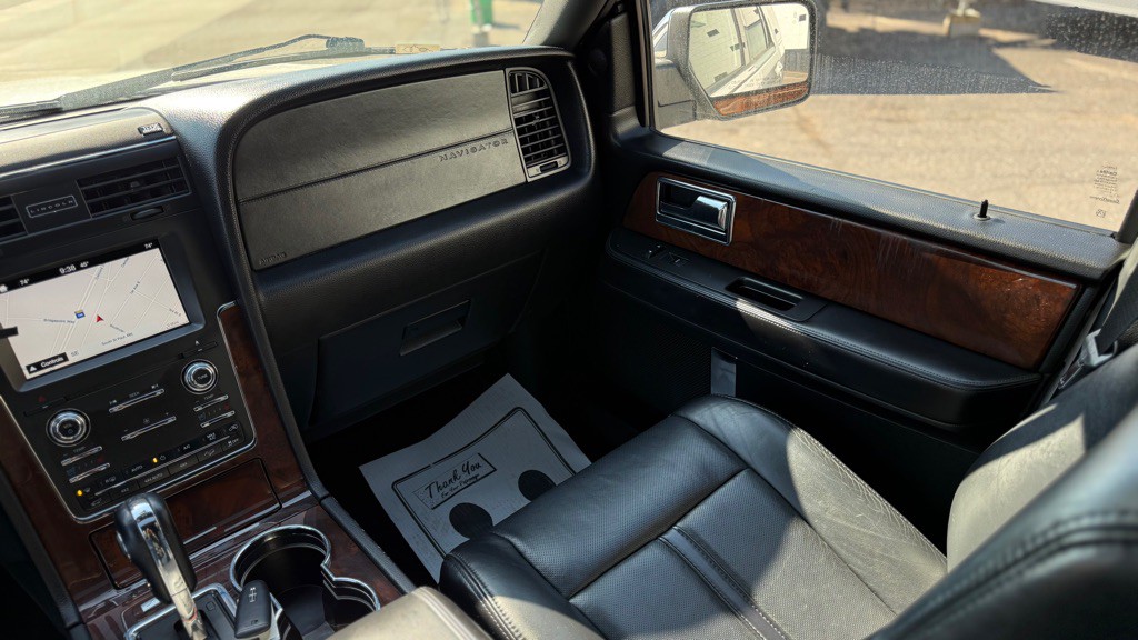 2016 Lincoln Navigator Image 23