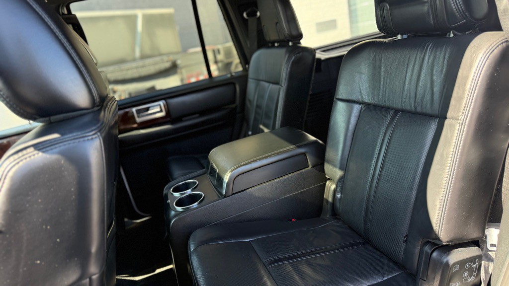 2016 Lincoln Navigator Image 30