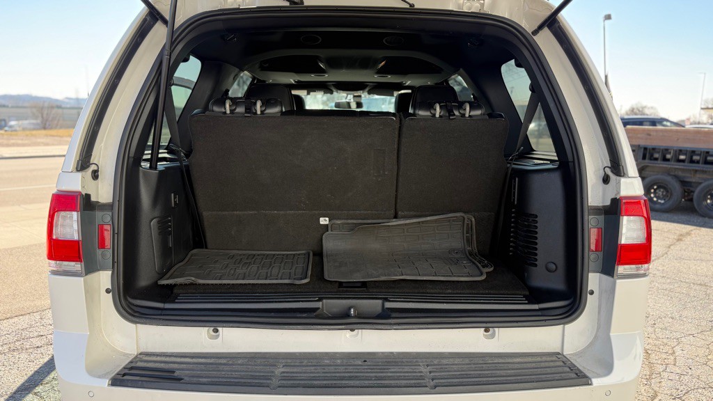 2016 Lincoln Navigator Image 32