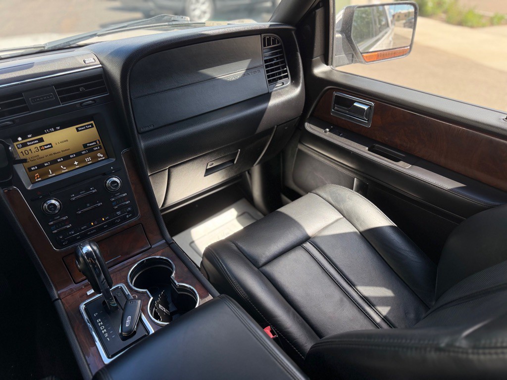2016 Lincoln Navigator Image 4