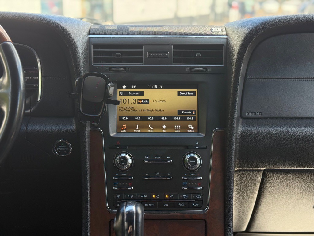 2016 Lincoln Navigator Image 6