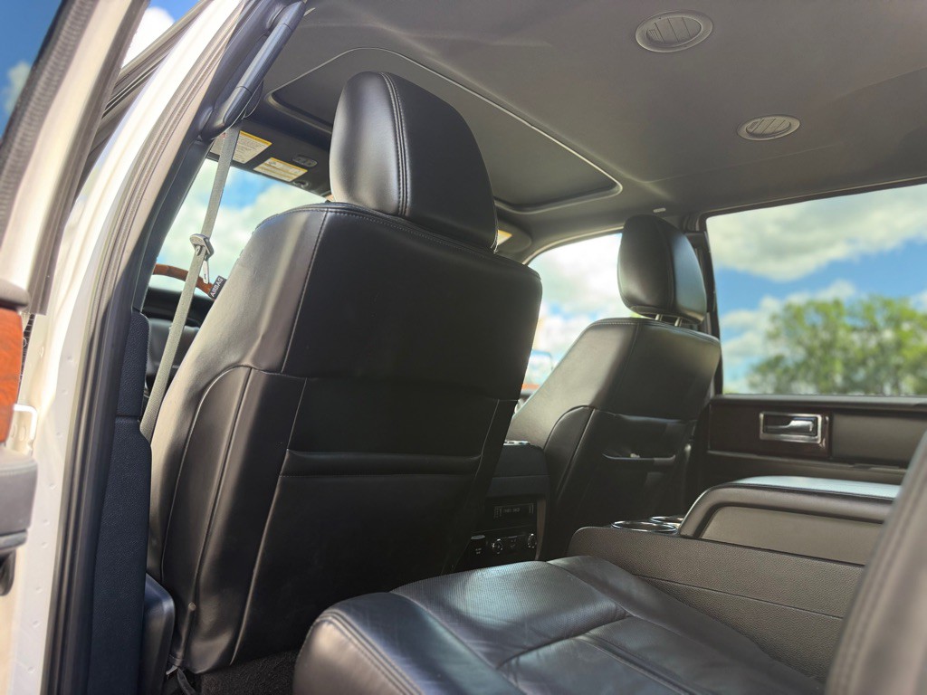 2016 Lincoln Navigator Image 10