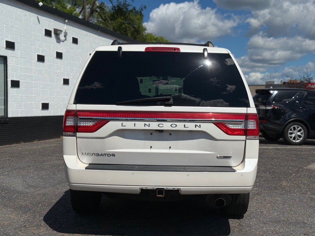 2016 Lincoln Navigator Image 17