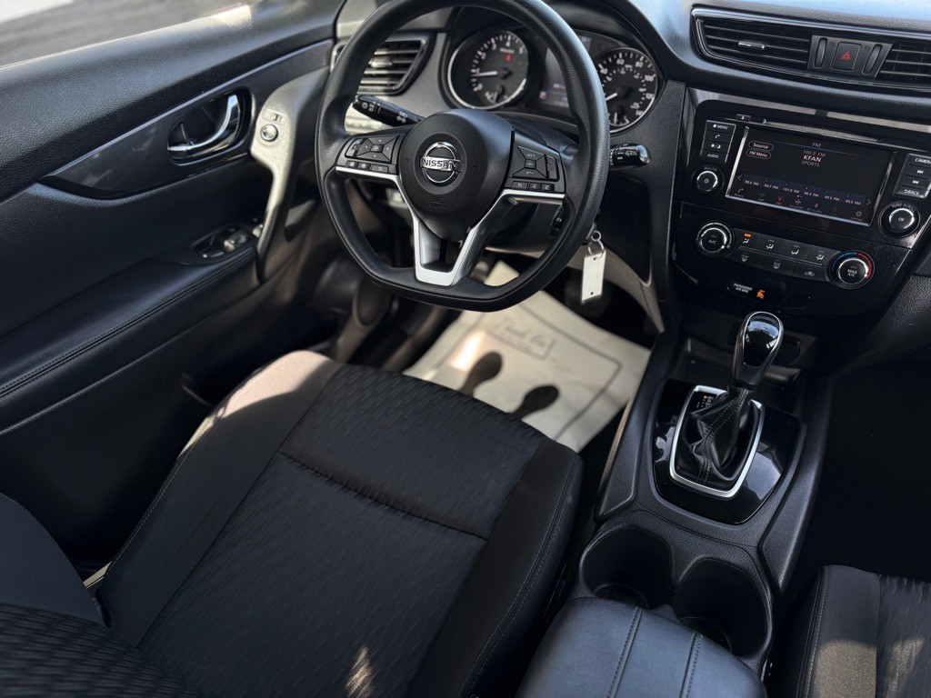 2018 Nissan Rogue Image 2