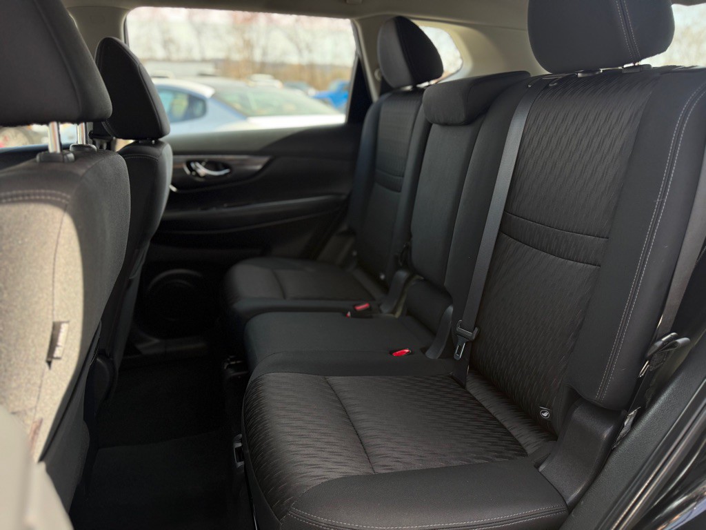 2018 Nissan Rogue Image 10