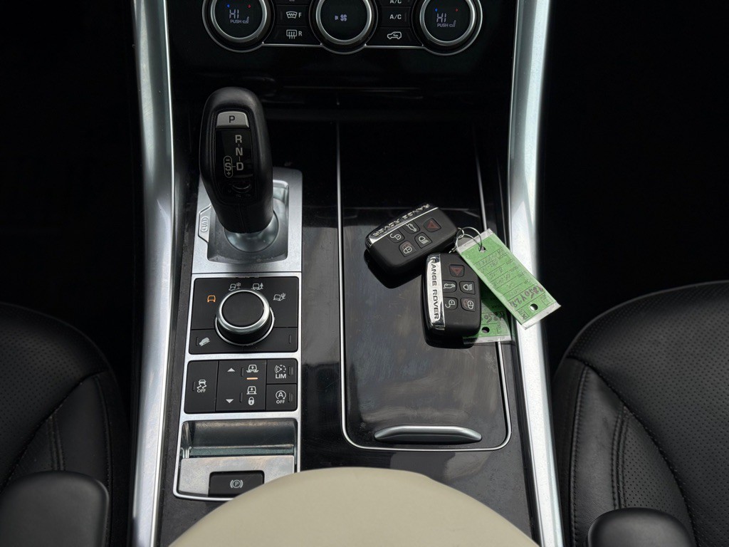 2017 Land Rover Range Rover Sport Image 8
