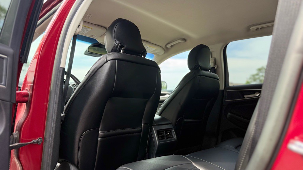 2019 Ford Edge Image 10