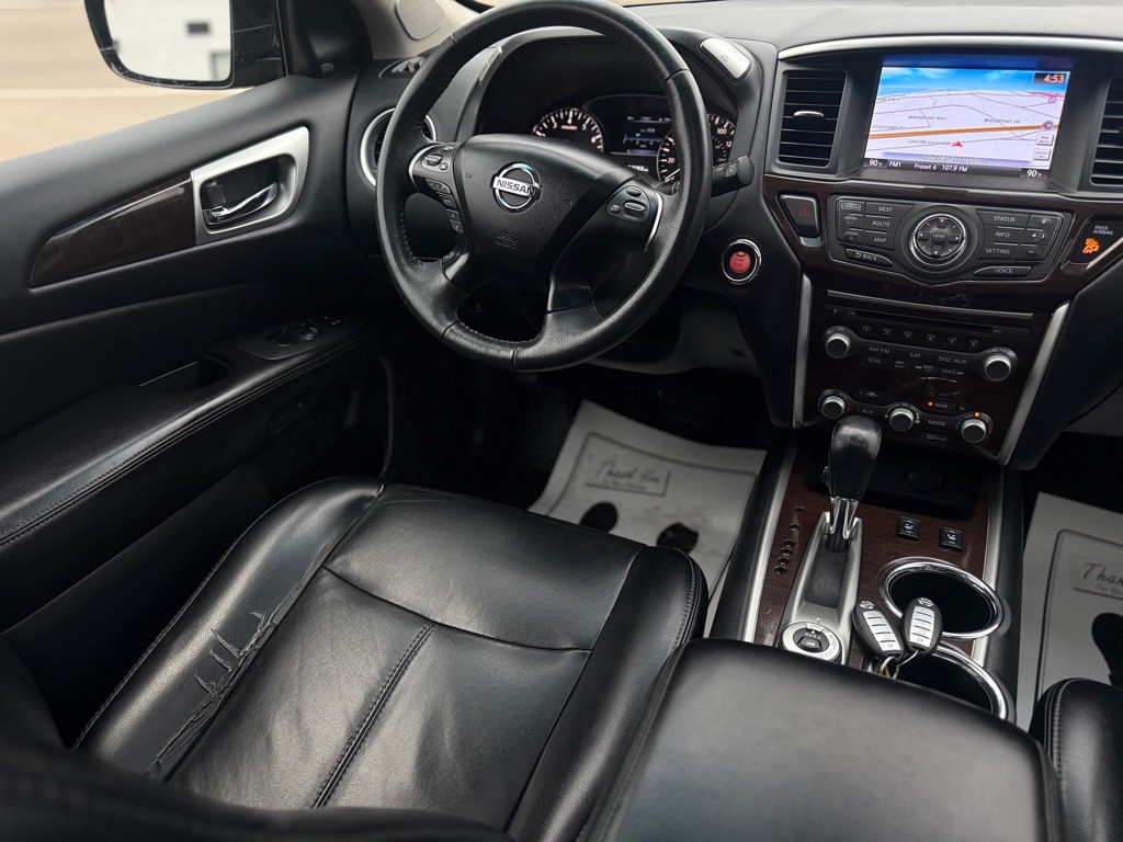 2015 Nissan Pathfinder Image 2
