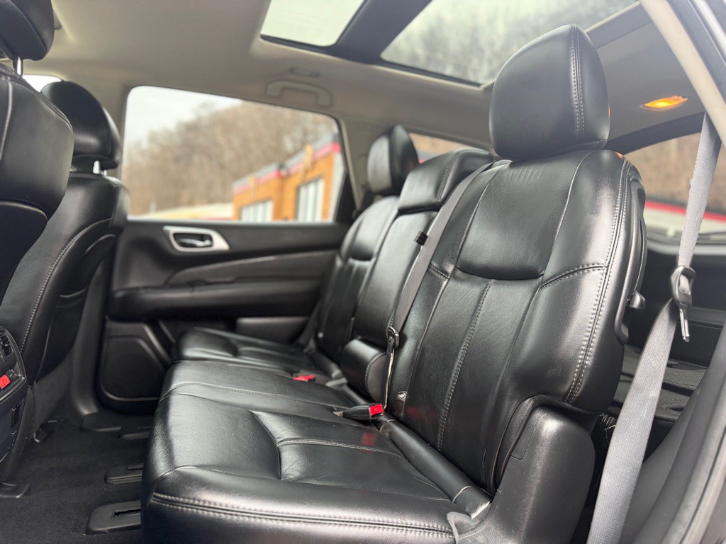 2015 Nissan Pathfinder Image 11