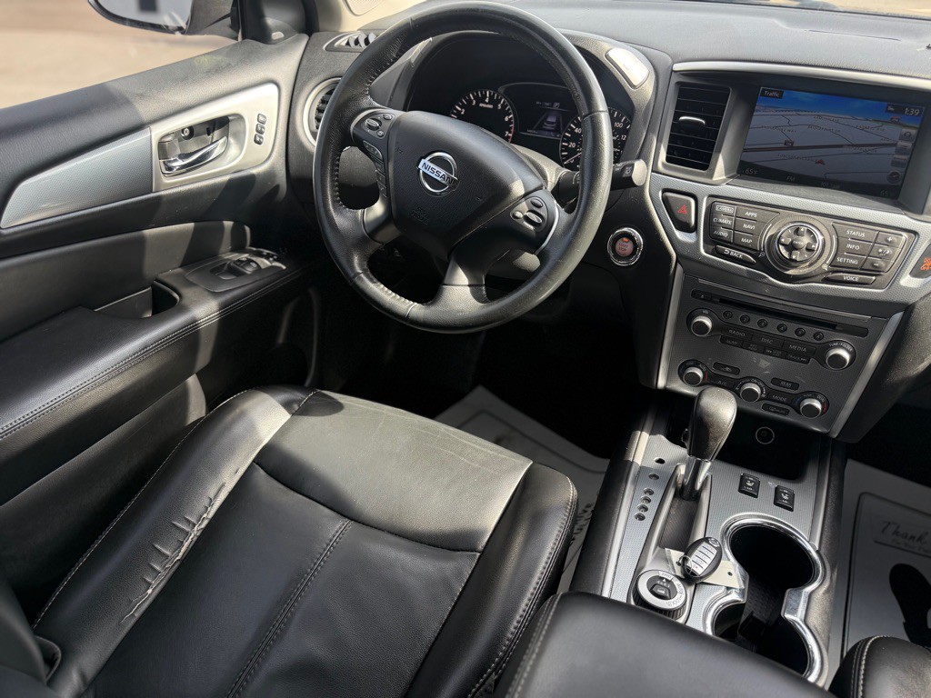 2017 Nissan Pathfinder Image 2