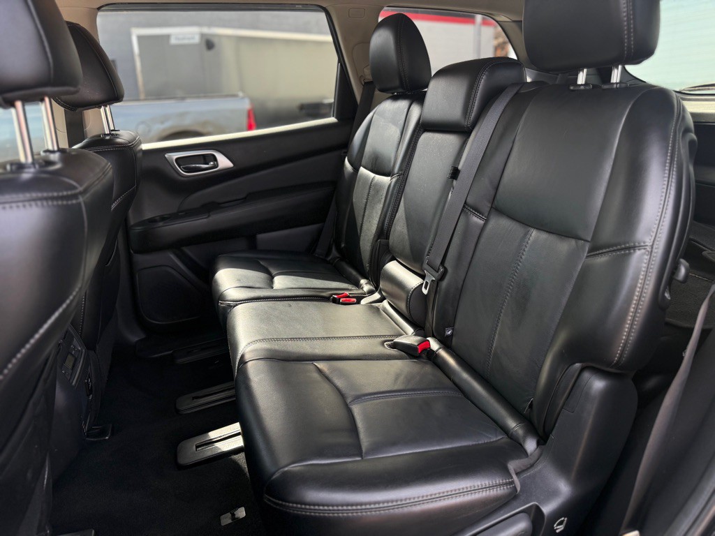 2017 Nissan Pathfinder Image 9