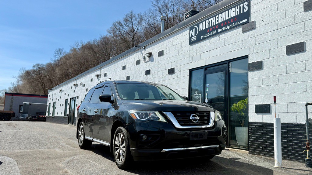2017 Nissan Pathfinder Image 1