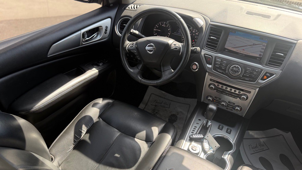 2017 Nissan Pathfinder Image 2
