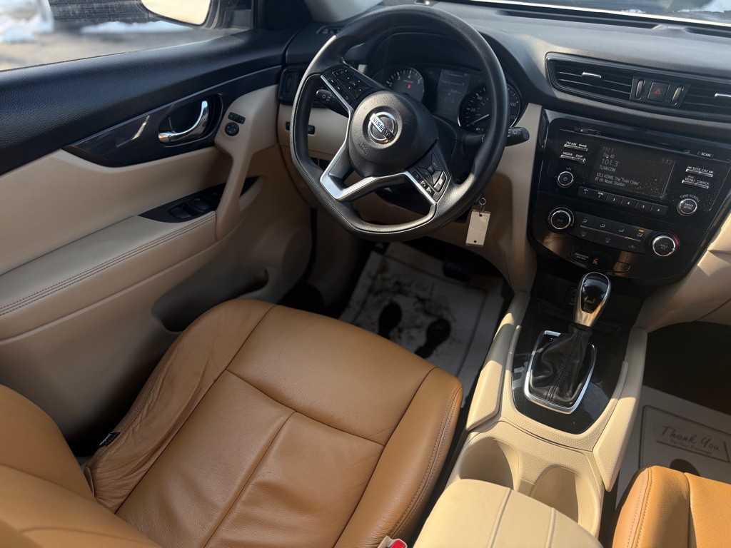 2017 Nissan Rogue Image 2