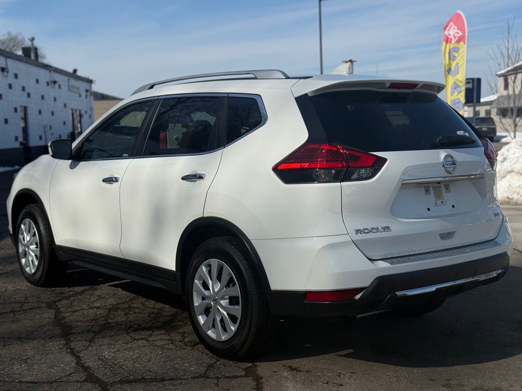 2017 Nissan Rogue Image 18