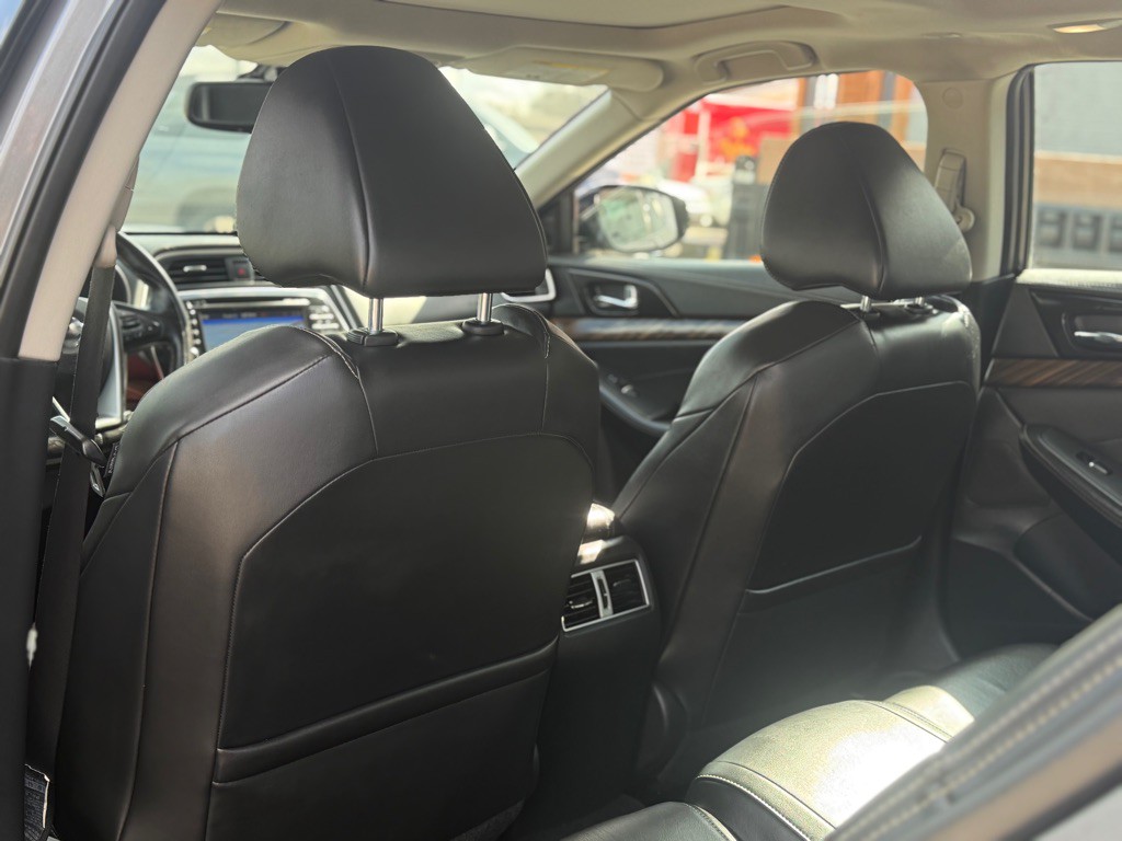 2017 Nissan Maxima Image 10