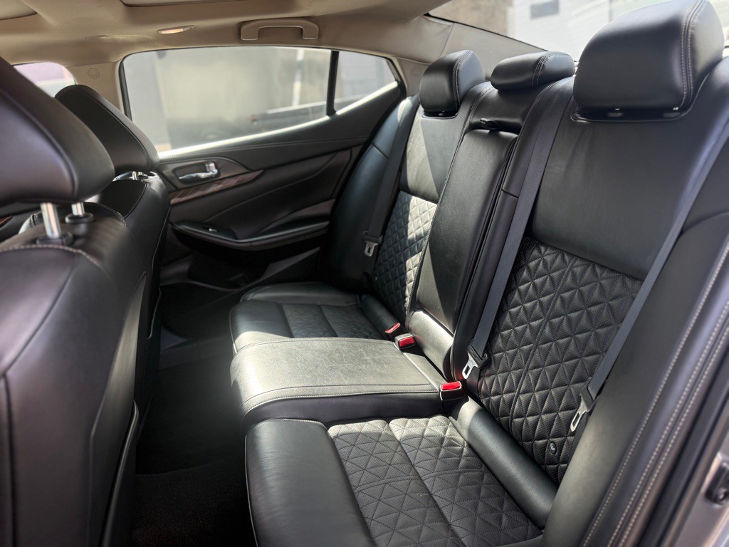 2017 Nissan Maxima Image 11