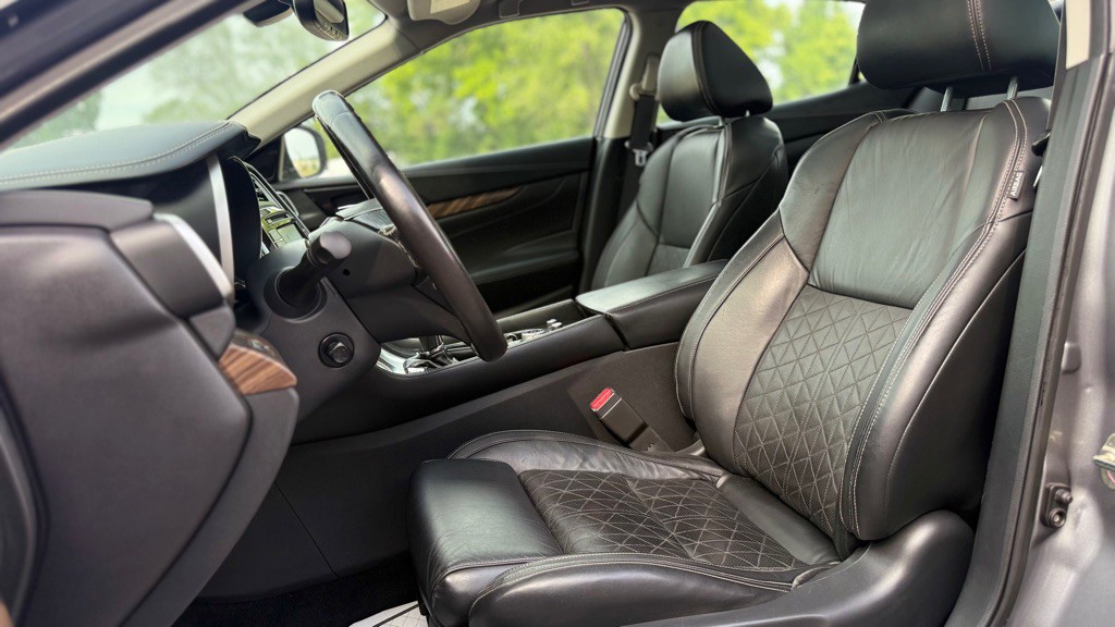 2017 Nissan Maxima Image 9