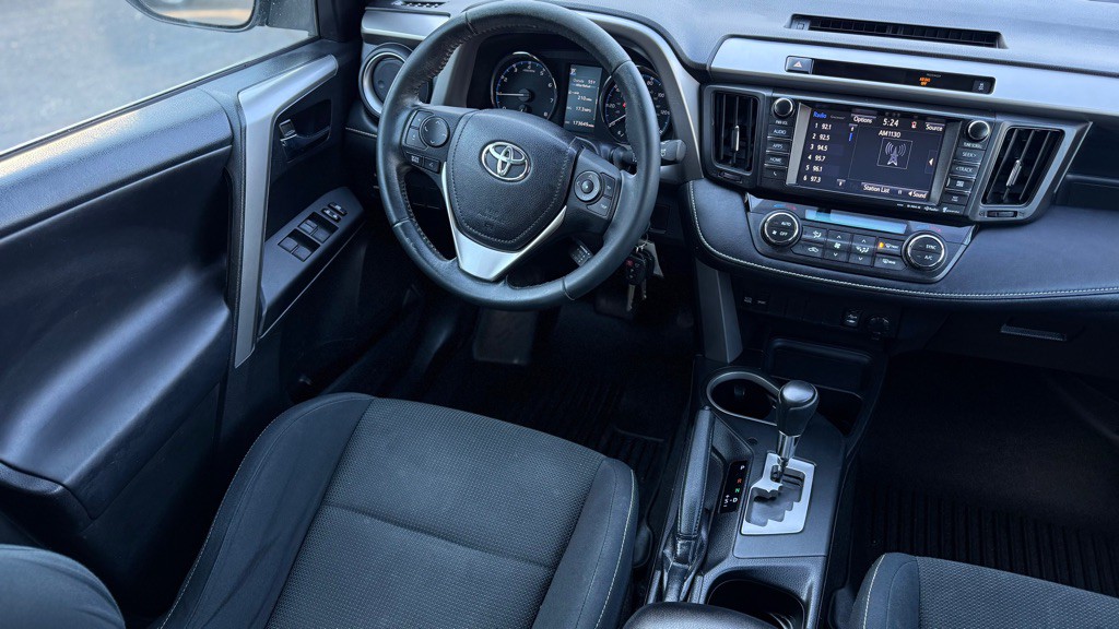 2016 Toyota Rav4 Image 2