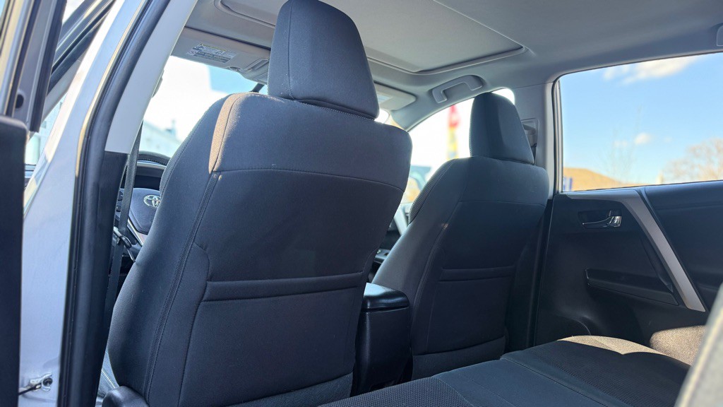 2016 Toyota Rav4 Image 9
