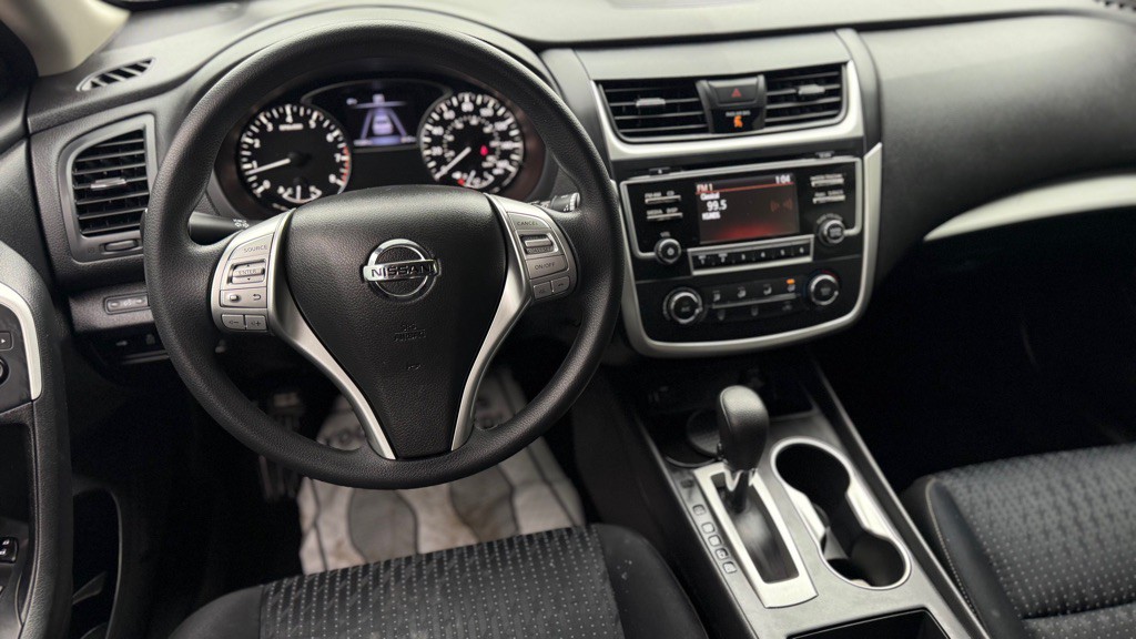 2016 Nissan Altima Image 4