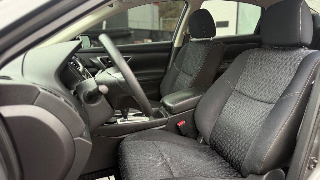 2016 Nissan Altima Image 8