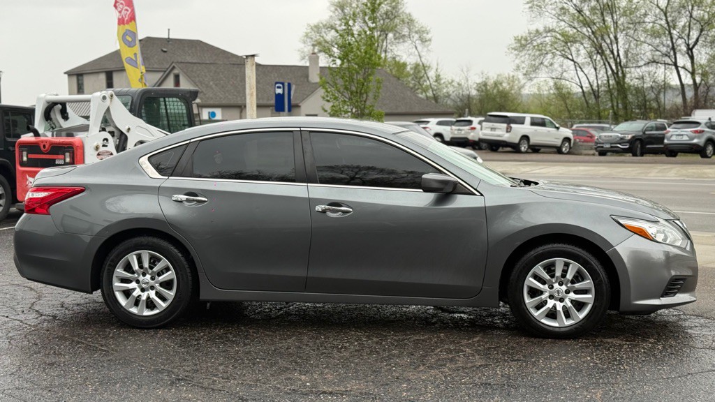 2016 Nissan Altima Image 13