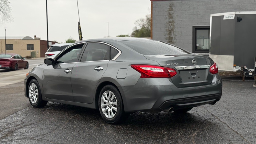 2016 Nissan Altima Image 16