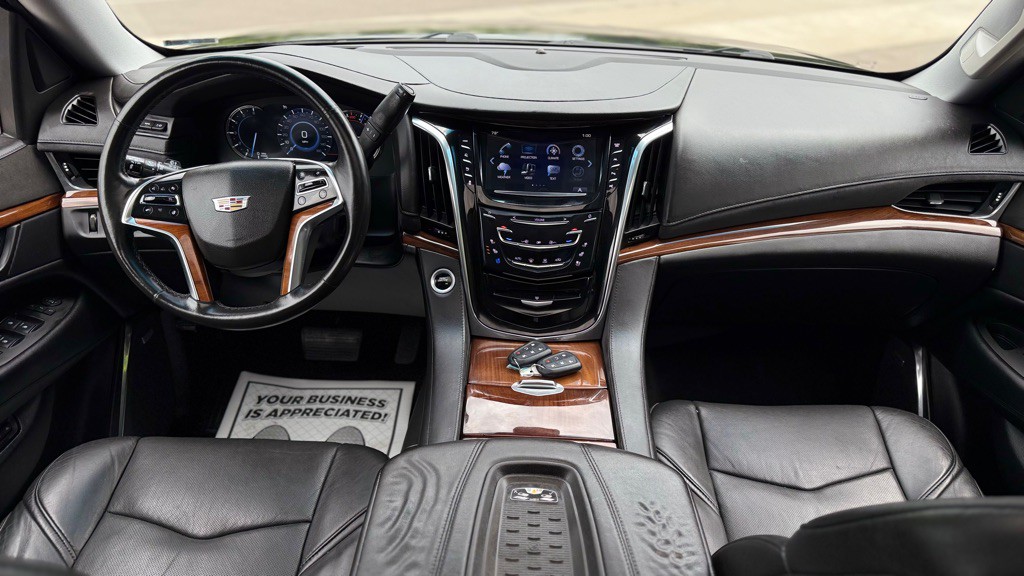 2017 Cadillac Escalade Image 2