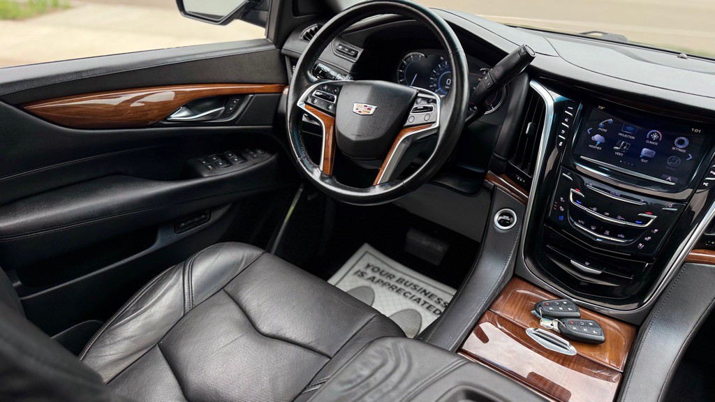 2017 Cadillac Escalade Image 3
