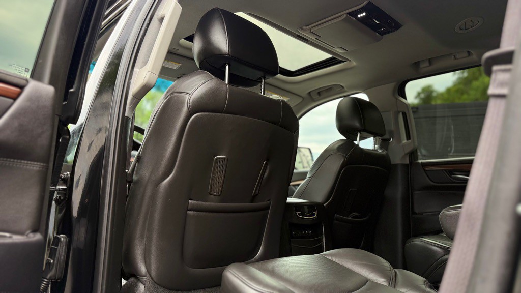 2017 Cadillac Escalade Image 11