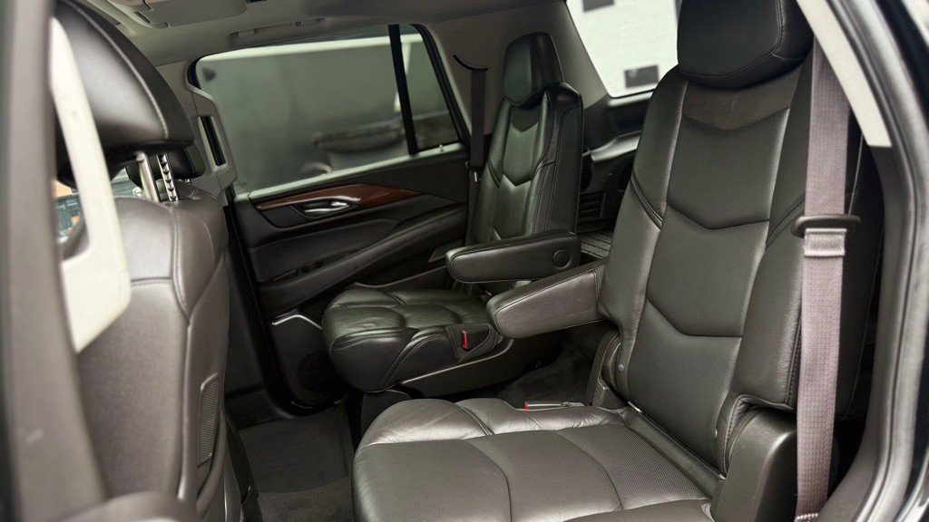 2017 Cadillac Escalade Image 12