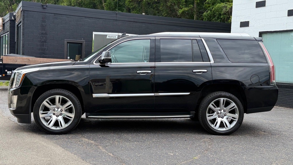 2017 Cadillac Escalade Image 16